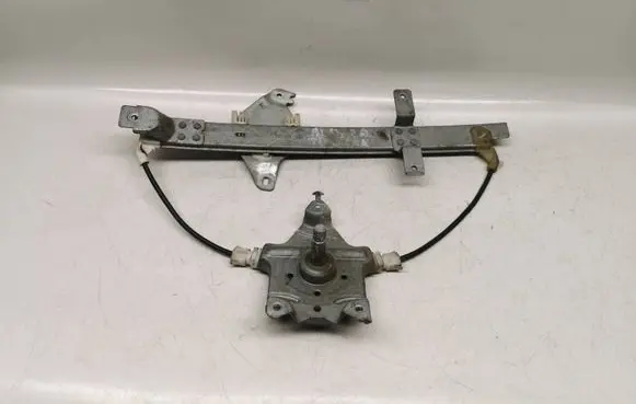 Rear door manual window regulator