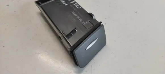 Mercedes-Benz E W211 Dashboard storage box/compartment A2116801952 16328 9B51