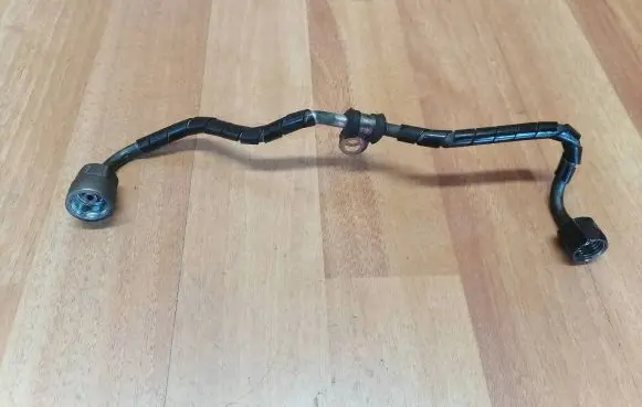 Fuel injector supply line/pipe