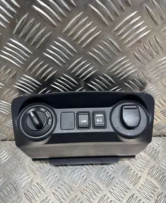 Nissan Navara D23 Other switches/knobs/shifts 682464KJ0A 1012016141610A
