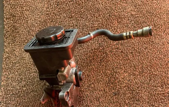 BMW X5 E53 Power steering pump 2247556