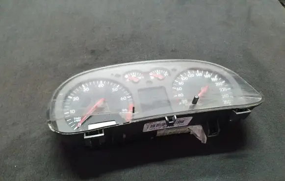 Volkswagen Golf IV Speedometer (instrument cluster) 1J0919881B