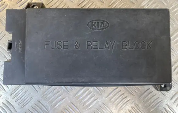 Toyota Urban Cruiser (XP110) Fuse box set 911603E070 20051212 LB73Y08