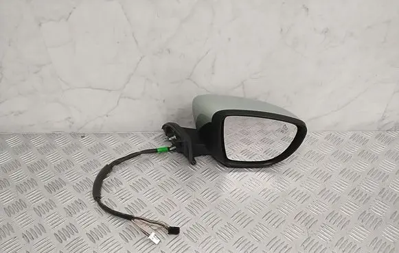 Nissan Leaf II (ZE1) Front door electric wing mirror 22705002