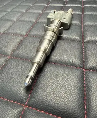 BMW 3 E90 E91 Fuel injector 7589048 758904809 10181010