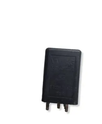 Audi A4 S4 B7 8E 8H Glow plug pre-heat relay 0522120502