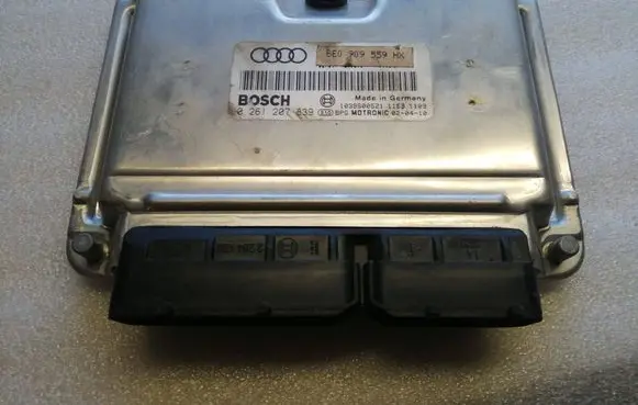 Audi A4 S4 B6 8E 8H Engine control unit/module 8E0909559HX 0261207839 1039S00521