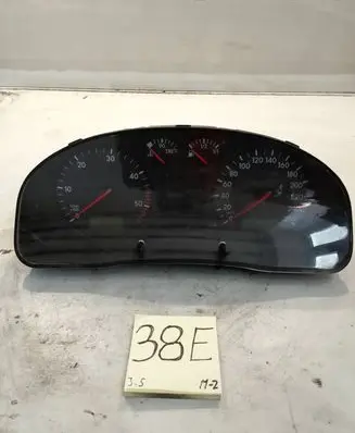 Volkswagen PASSAT B5 Speedometer (instrument cluster) 3B1919880
