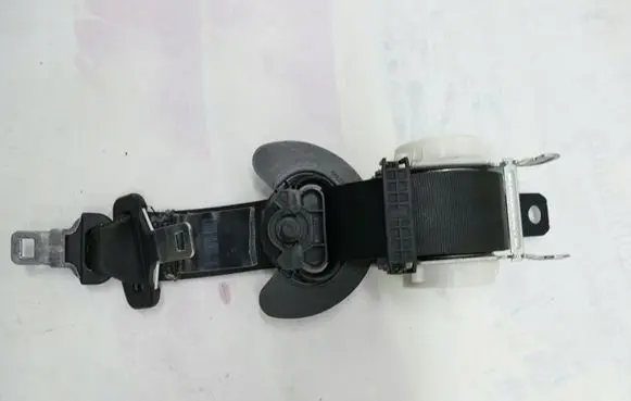 Peugeot 5008 Middle seatbelt (rear) 9681976580