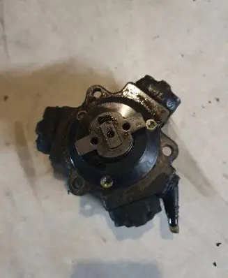 Mercedes-Benz C W203 Fuel injection high pressure pump A6110700501 0445010008
