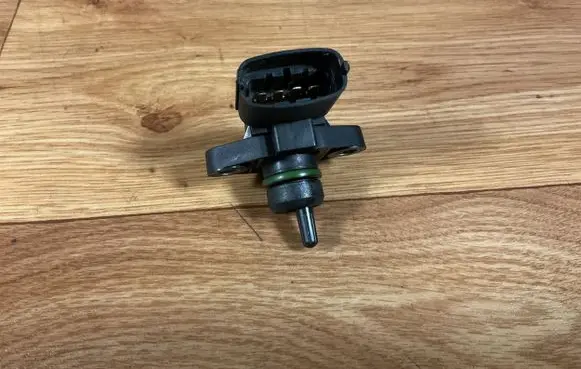 Hyundai Coupe Air pressure sensor 3930038110 9470930004 18112