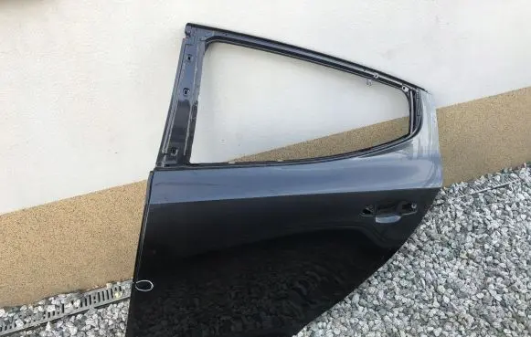 KIA Stinger Rear door