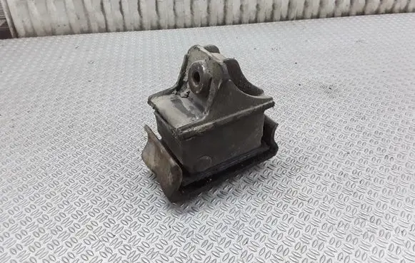 Engine mount bracket