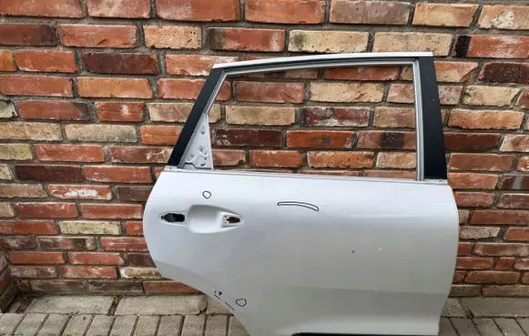 KIA Niro Rear door