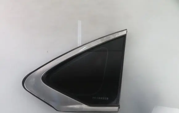 Infiniti M Rear side window