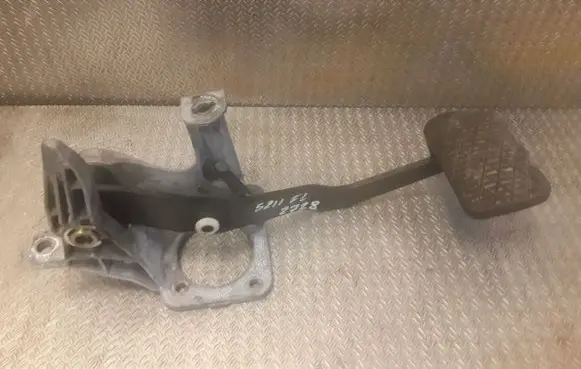 Mercedes-Benz E W211 Brake pedal 2112941701 A2112941701