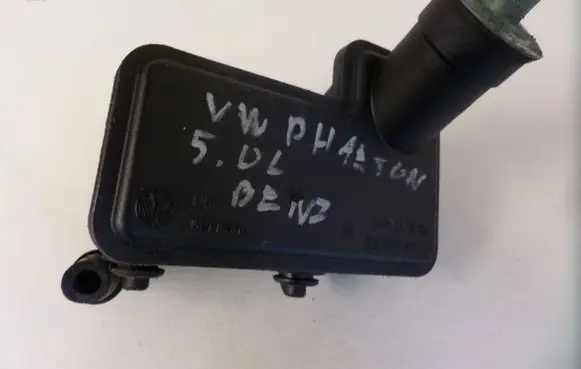 Volkswagen Phaeton Power steering fluid tank/reservoir 3D0422371D