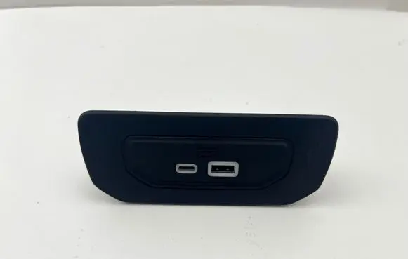 Jeep Grand Cherokee WL USB socket connector 304M000281