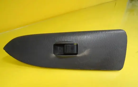Mazda 323 F Electric window control switch 684L6