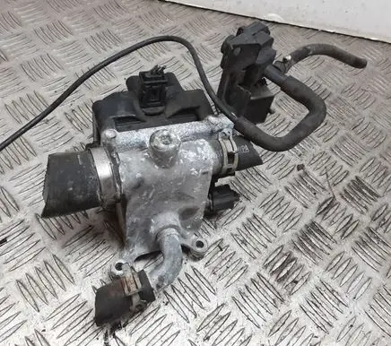 Ford Mondeo Mk III Thermostat/thermostat housing 1S7G3K556AJ