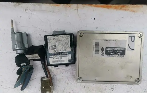 Toyota Starlet (P90) V Immobilizer control unit/module 8966110181
