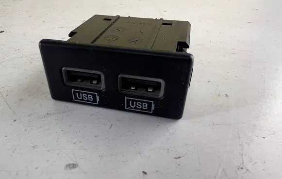 USB socket connector