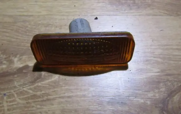 Opel Omega B1 Front fender indicator light 90457814 GM90457814