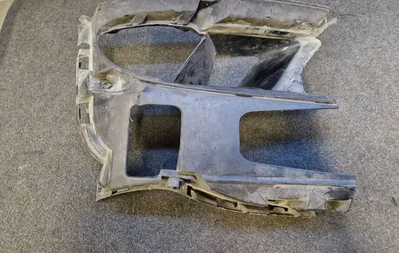 BMW 6 E63 E64 Front bumper mounting bracket 51117184695