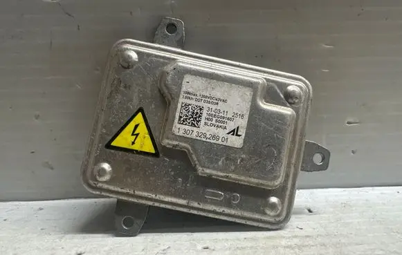 Volvo C30 Headlight ballast module Xenon 1200VDC43VAC 10EEG091607 130732926901