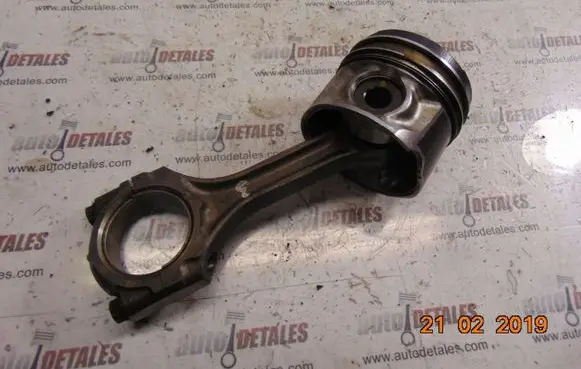 Toyota Avensis T270 Piston with connecting rod 1ADFTV