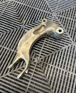 Audi RS Q8 Lower shock absorber bracket 4M0413038