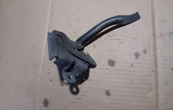 Engine bonnet/hood lock/catch