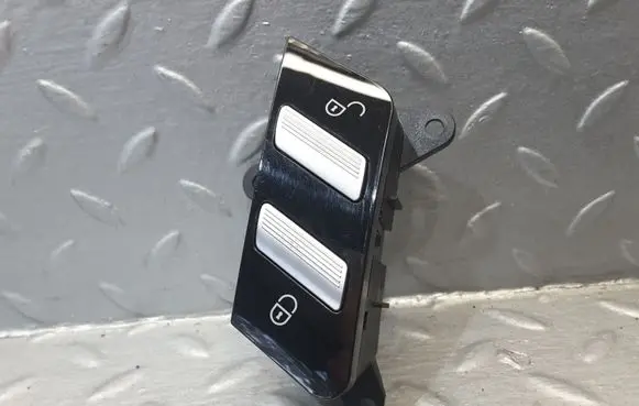 Mercedes-Benz S W221 Central locking switch button A2218213051