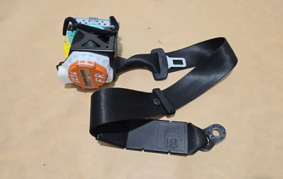 Audi TT TTS Mk2 Front seatbelt 3063559