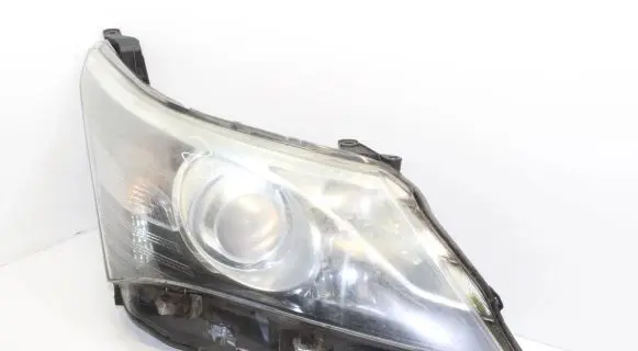 Toyota Avensis T270 Headlight/headlamp
