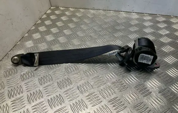 Nissan Juke I F15 Rear seatbelt 6175436