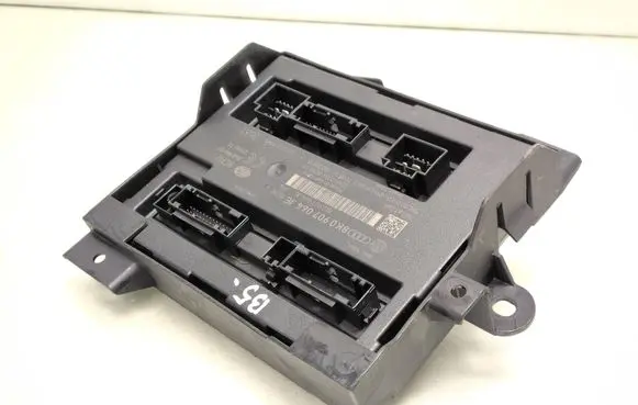 Audi A4 S4 B8 8K Central body control module 8K0907064JE 8K0907461A