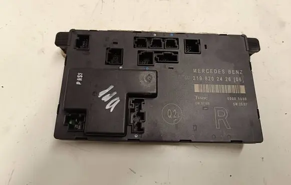 Mercedes-Benz CLS C219 Door control unit/module 2198202426