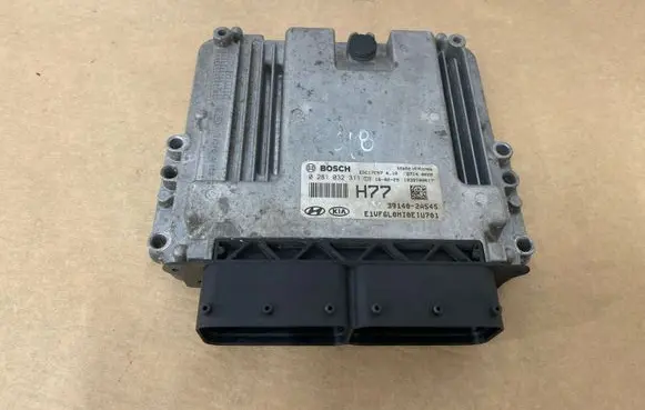 Hyundai i40 Engine control unit/module 391402A545 EDC17C57 0281032311