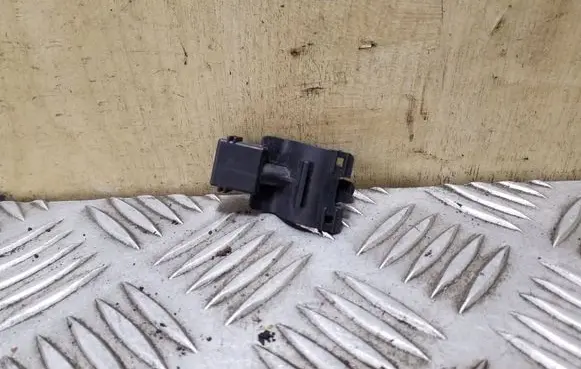 Toyota Avensis T270 Windshield washer spray nozzle 