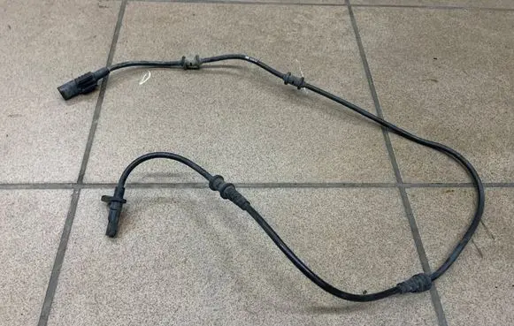 Mercedes-Benz GLA W156 X156 ABS brake wheel speed sensor A2465402510