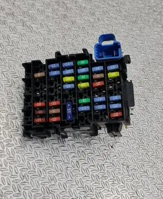 Renault Twingo II Fuse module 8200440620
