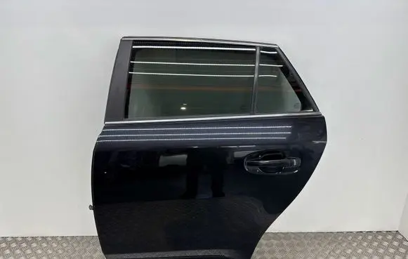 Toyota Avensis T270 Rear door 