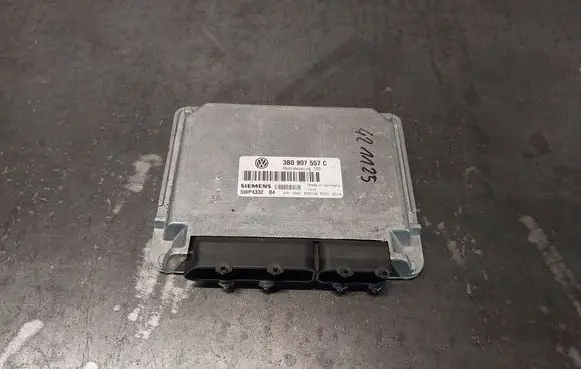 Audi A4 S4 B5 8D Engine control unit/module 3B0907557C 5WP4332