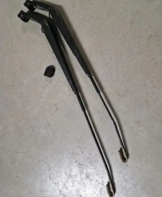 Toyota Hilux (AN10, AN20, AN30) Front wiper blade arm