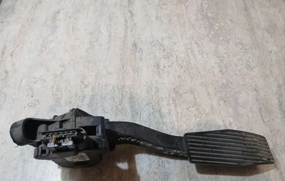 Opel Meriva B Accelerator throttle pedal 13362749