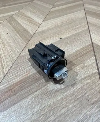 Volkswagen PASSAT B6 Ignition lock 3C0905843Q 33303301 11602101868706