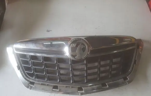 Opel Mokka X Front bumper upper radiator grill