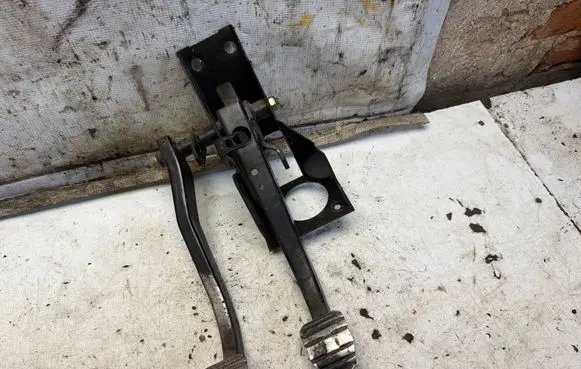 BMW 3 E30 Pedal assembly