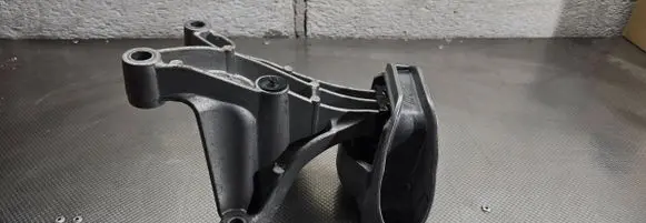 Nissan Juke II F16 Engine mount bracket 112325208R